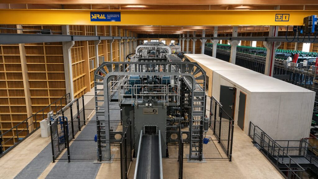 Ligne de sciage HewSaw installée en atelier