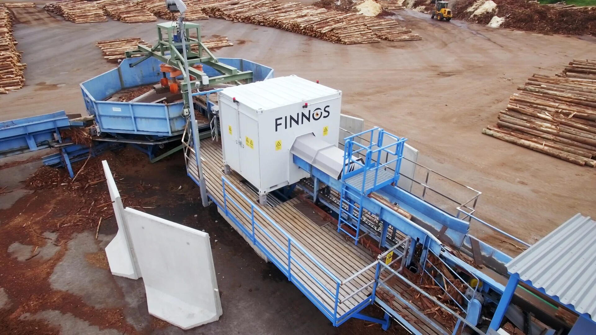 Cabine de scanner Finnos sur une ligne de tri de grumes, vue plongeante